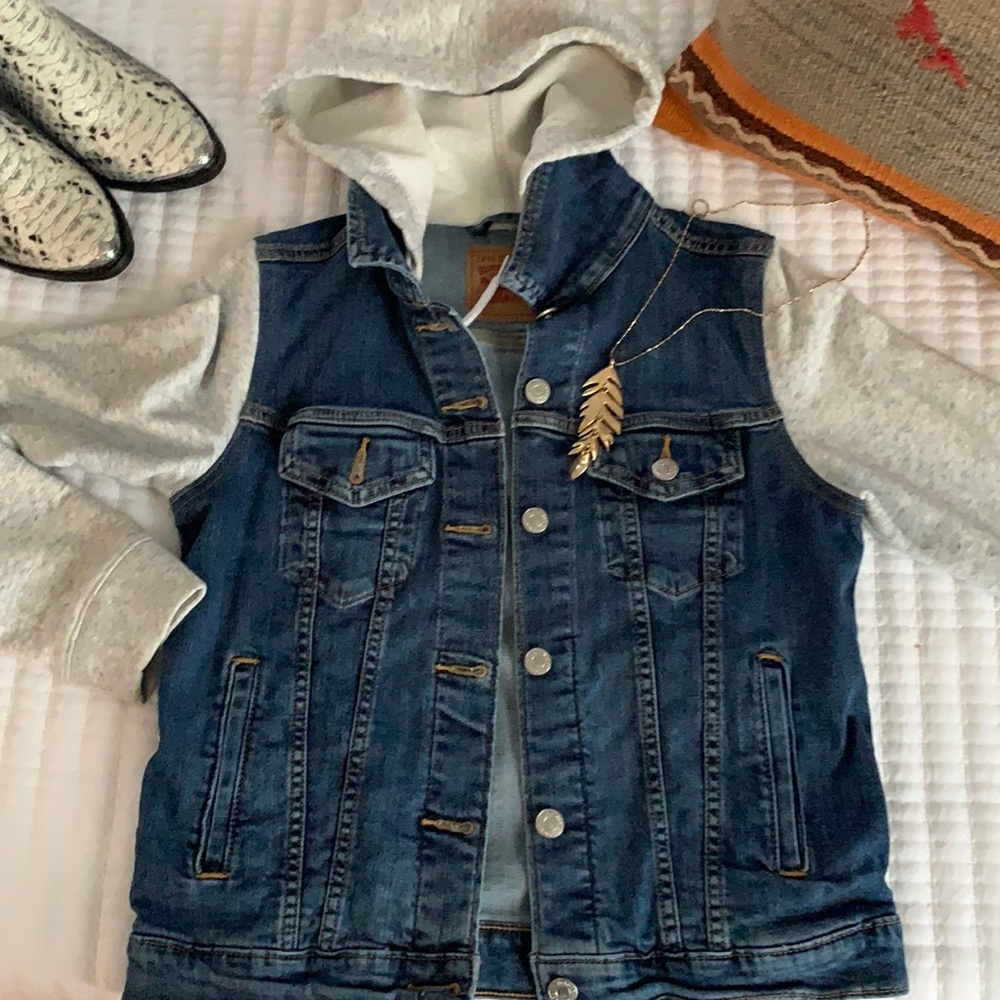 Levi’s Original NWOT ladies jean jacket